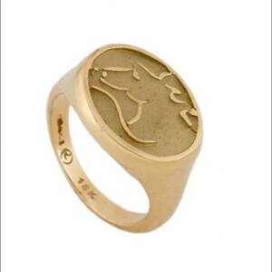 18k Yellow Gold Oval Horse Design