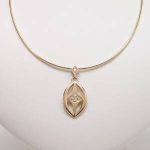 A pendant in 14k gold with .09cts of diamonds