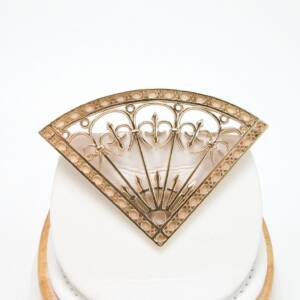 A 14K yellow gold pin- Albany City Hall