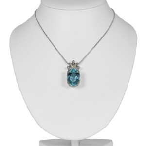 32.80ct rare Aquamaring pendant 14kwg with .50cts of diamonds